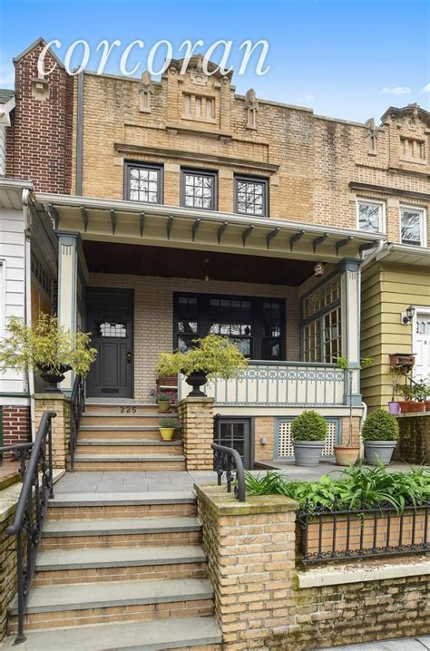 225m Windsor Terrace Townhouse With Front Porch And Landscaped