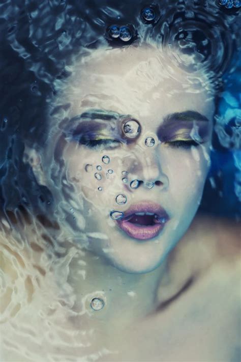 •ᎠƎƎƤ• Underwater Photos Underwater Photography Underwater Portrait Faces Underwater Bubbles