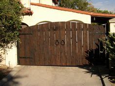 Common scams and misconceptions about driveway gates do you ever wonder why a certain manufacturer can afford to sell gates at such a even if this is not always the case, it pays to know if your contractor is kind enough to save you from the hassle of having to get it yourself. How to Build Do It Yourself Wood Driveway Gate PDF Plans | Cabin Decorating | Driveway gate ...