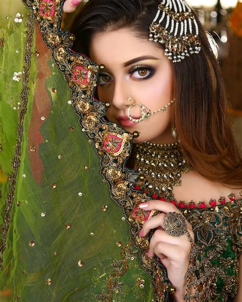 Awesome Bridal Photoshoot Of Alizeh Shah For Kashees Pakistani Bridal Makeup Bridal
