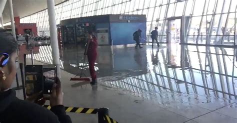 Water Main Break At Jfk Airport Causes Flood Soaks Baggage Claim Area