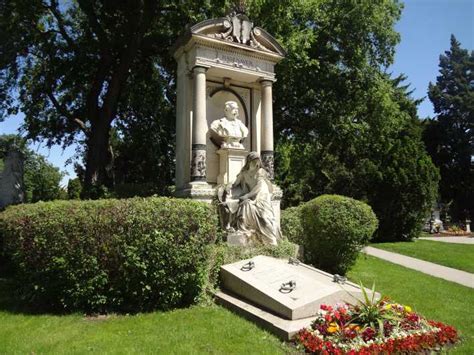 Vienna Guided Tour Of Zentralfriedhof And Bestattungsmuseum Getyourguide