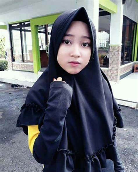Pin By Memanjakan Mata Pria On Lokal Hijab Indonesian Jilbab Cantik Wanita Kecantikan