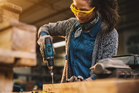 How to manage and prevent pain from using power tools - Hand Therapy Group