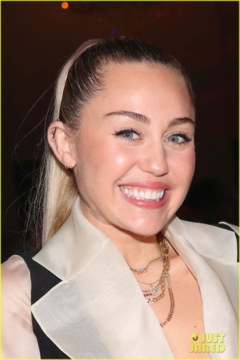 Miley Cyrus Attends My Friends Place Charity Gala In La Photo 4061353