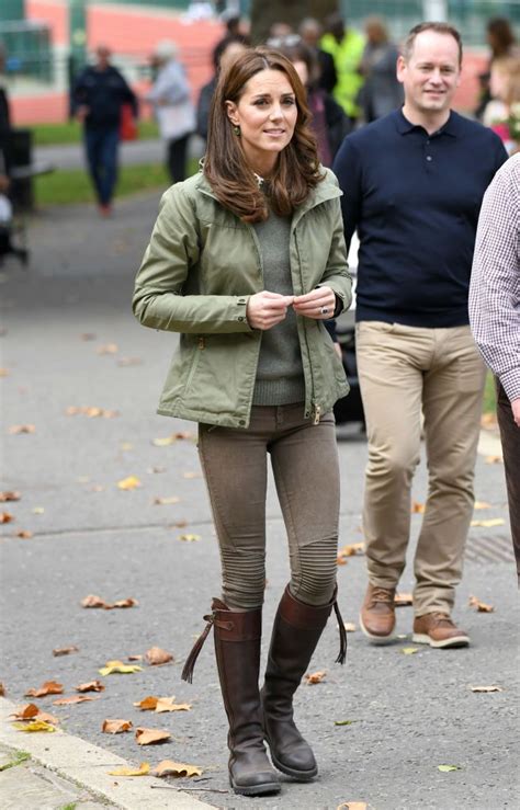 English designer sarah burton, creative director of the luxury fashion house alexander mcqueen, designed the bridal gown worn by catherine, at her wedding to prince william, duke of. Kate Middleton Casual Dress | Wedding Dresses