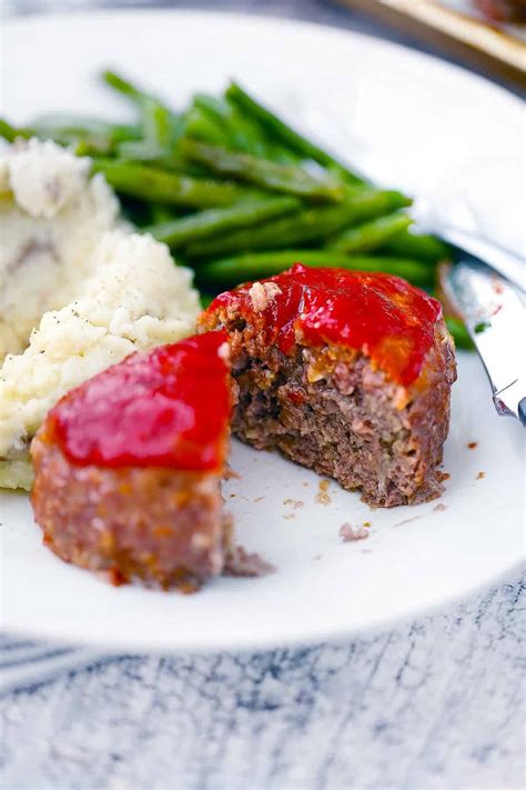 Bake in the preheated oven at 200 degrees celsius/ 400 degrees fahrenheit for 40 to 60 minutes or until the juices run clear. How Long To Cook A Meatloaf At 400 Degrees : Easy Turkey Meatloaf Moist Spend With Pennies ...