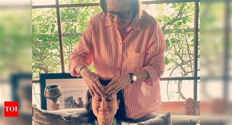 Pregnant Kareena Kapoor Khan Being Pampered By Her Mother With A Special ‘maalish Is The