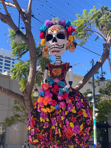 Oct 30 Día De Los Muertos Sculptures And Sm Ballet Folklorico 2022