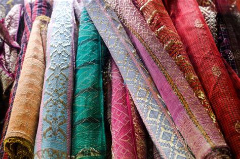 Kain songket ini biasanya dibuat dengan cara ditenun secara langsung oleh manusia dengan. Info Top 55+ Baju Songket Padang