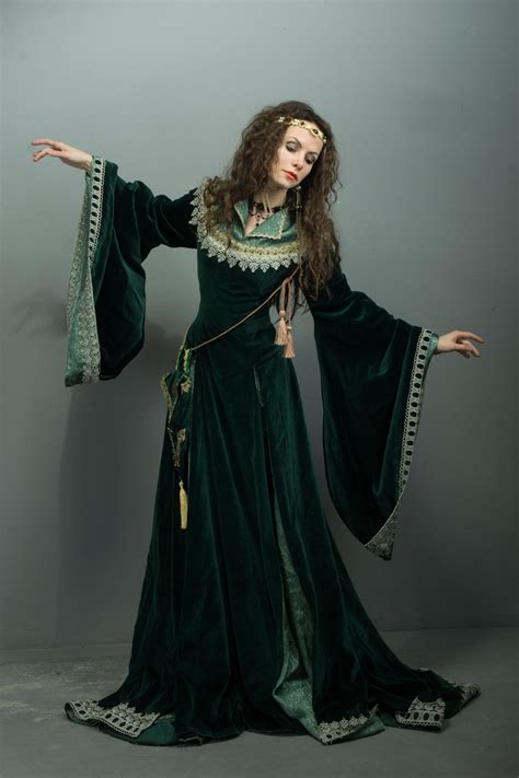 Roupas Da Era Medieval
