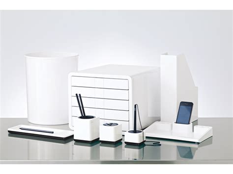 Oubliez les accessoires de bureau ordinaires et basiques et découvrez notre sélection des objets les plus ludiques destinés aux lieux de travail. Informatie over kantoorbenodigdheden nodig ...