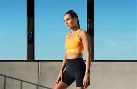 Kayla Itsines Net Worth How Rich Is The Fitness Guru Actually