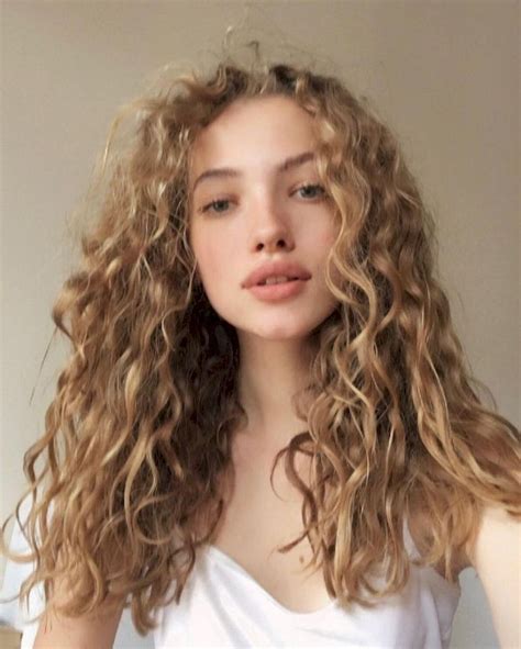 Beautiful Frizzy Hair For Blonde Women Curly Hair Styles Naturally