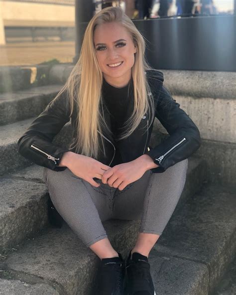 Alisha Lehmann On Instagram Sunday Smile Celebrities Female