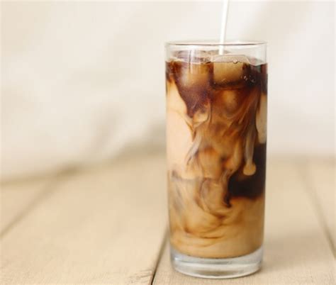 Oct 20, 2019 · according to healthline, the only real difference between decaf and caffeinated coffee is the caffeine. Decaf Cold Brew Coffee- Make it at Home | Mama Makes Home