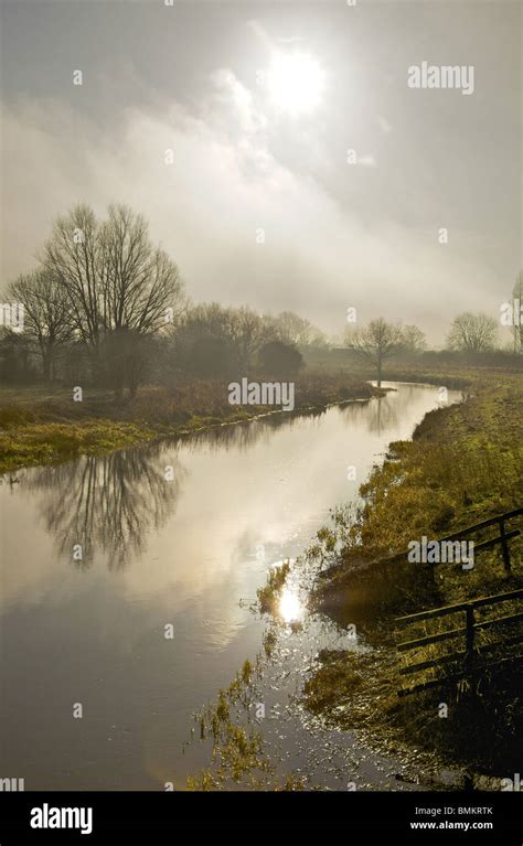 A Misty Winters Morning In Bedfordshireengland Stock Photo Alamy