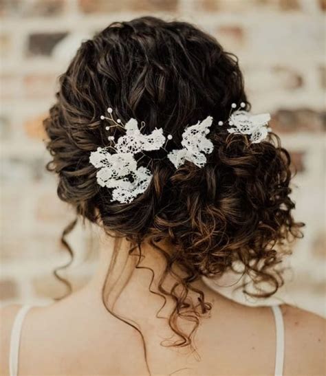 Brides With Curly Hair Check Out These Fun Ways To Style Your Hair