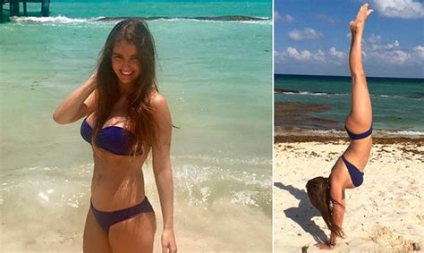 Michelle Renaud Al Estilo De La Chica Del Bikini Azul Se Convierte En La Mamá Más Sexy