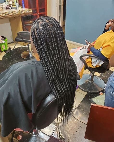 Most experts say that although it's fine to leave your braids in for one month, you don't want to keep them in any longer than two months. Med Knotless in 2020 | Knotless, Medium box braids ...