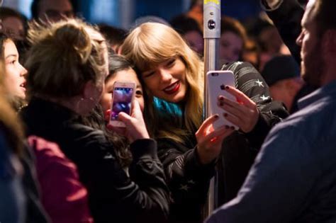 Taylor Meeting Fans At The Reputation Pop Up 111217 Taylor Swift