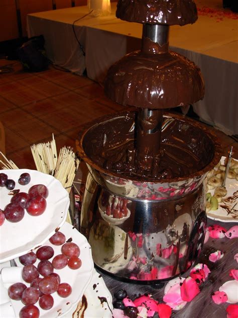 Chocolate Fountain For All Occasions Wedding Cake Vs Chocolate Fountain