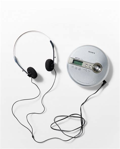 Ec027 Daly Cd Walkman With Headphones Prop Rental Acme Brooklyn