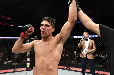 Vicente moreno siempre ha sido titular indiscutible todas las temporadas que ha vestido como azulino debido al gran trabajo, corazón y derroche físico que pone en los partidos. Vicente Luque Wants To Earn Big Fights | UFC