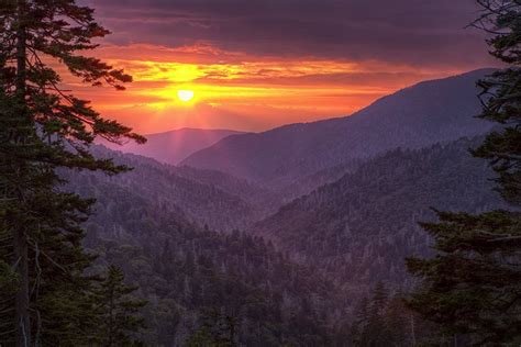 A Breathtaking Sunset In The Smoky Mountains Sunset Landscape