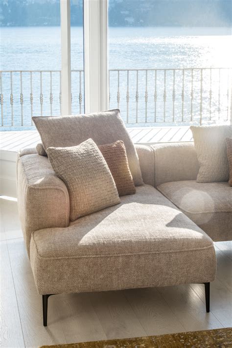 The elements are available with 2 widths of seat cushions. At ease: Jori's new Longueville Landscape Sofa