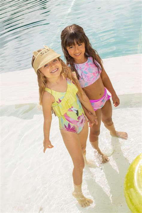 niñas en bikini