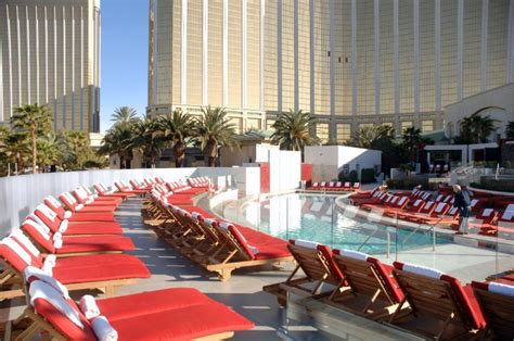 Best Topless Pools In Las Vegas Discotech The 1 Nightlife App
