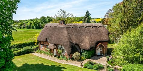 Quaint Thatched Cottage With Pool Property For Sale In Hampshire