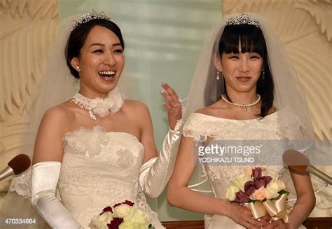 japanese actress akane sugimori and her partner ayaka ichinose both foto di attualità