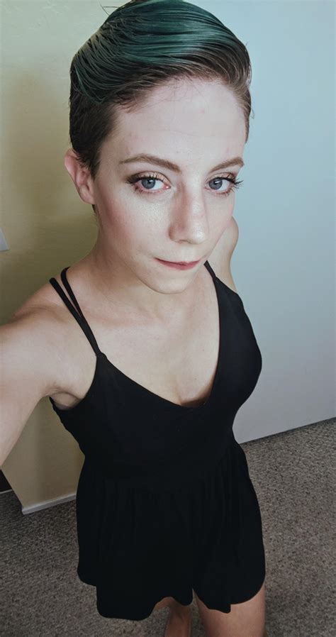 Showing Off My Porn Shoulders Some Cleavage And My Legs Because It S Hot Out And I Don T Want