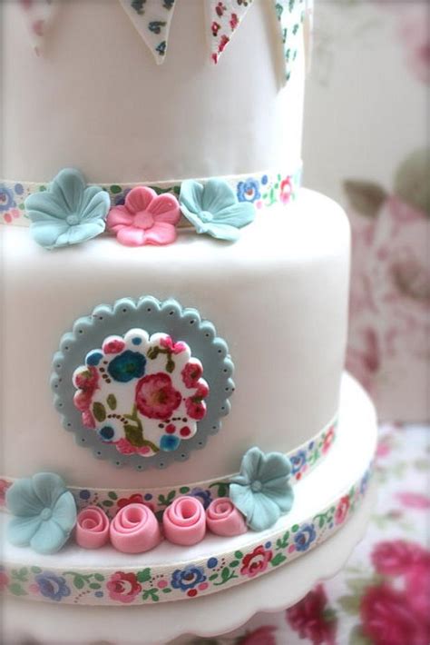 Polka Dots And Bunting Cath Kidston Inspired Cake By Cakesdecor