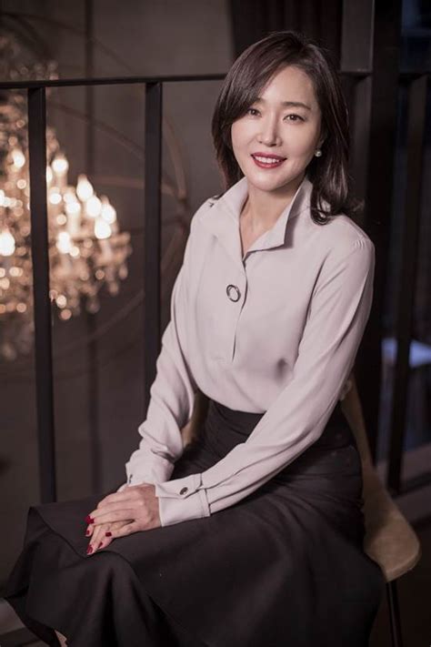 아기 고양이 밥 먹이는 법. TF인터뷰 '미씽' 엄지원 "워킹우먼, '몰아치는 일과'는 삶은 ...