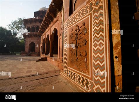 Incredible Stone Carvings And Gemston Inlays Are Making The Taj Mahal