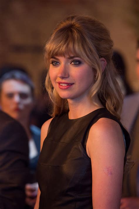 Need for speed is a 2014 action racing film that is based on electronic arts' popular action racing game franchise of the same name (if the film's name several parts in the movie use the shift cockpit camera and the edge of the camera. Foto de Imogen Poots - Need for Speed : Foto Imogen Poots ...