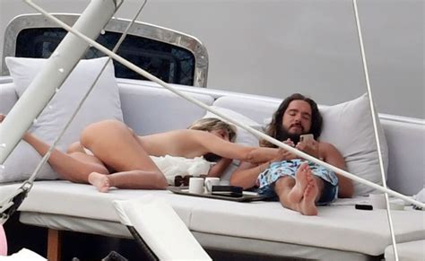 Heidi Klum â Topless Candids on a Yacht in Capri NSFW Gallery