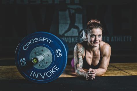 Crossfit Sensation Christmas Abbott Gives Us A Sneak Peak Into Her Badass Life Page 3 Of 4