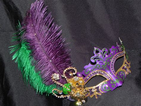 Purple Green And Gold Mardi Gras Mask With Feather And Etsy Mardi Gras Mask Mardi Gras Purple