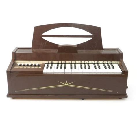 An Electronic Organ Sitting On Top Of A Table