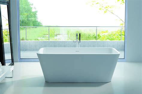 The crisp, white soaking tub and the tiled backsplash makes for both a stylish and relaxing space a square japanese soaking tub is both unique and contemporary too. 2021 Best Bathtub Reviews - Top Rated Bathtubs