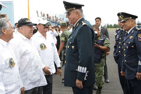 Secretario de la Defensa pide a militares graduados trabajar por México
