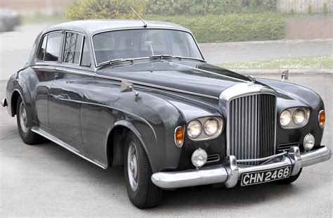 Vintage Bentley Drives Up Bids