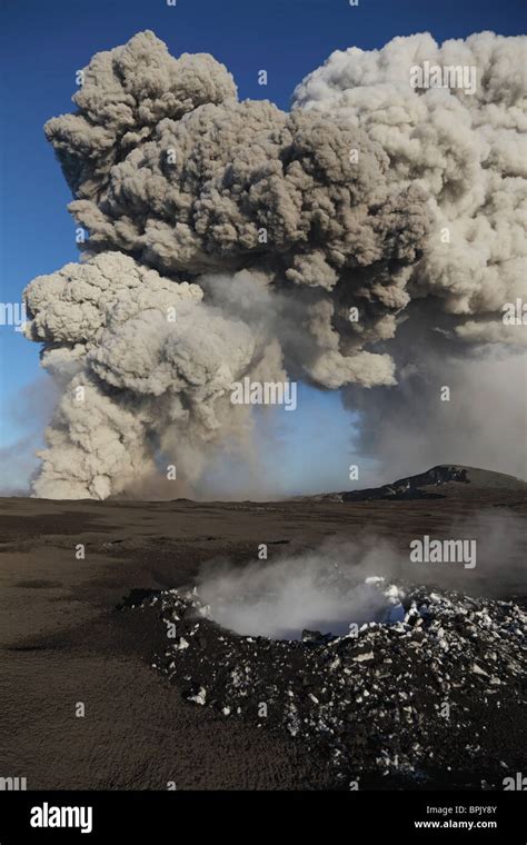 Eyjafjallajokull Eruption 2010 Impact Hi Res Stock Photography And