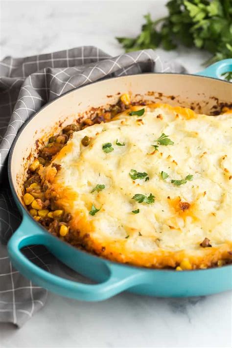 Plunge your spoon into a shepherd's pie with creamy mash and flavourful lamb mince. The Best Homemade Shepherd's Pie Recipe | Holaloya