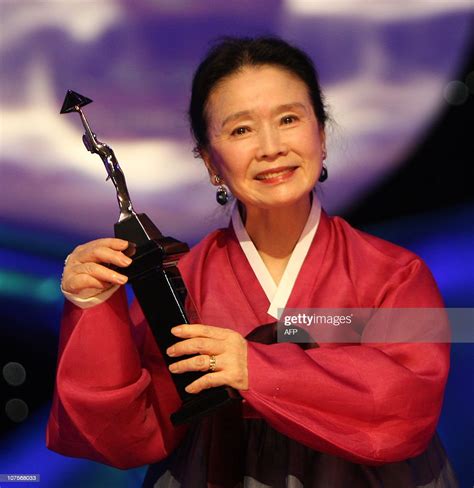 South Korean Actress Yun Jung Hee Is Honoured For Her Lifetime News