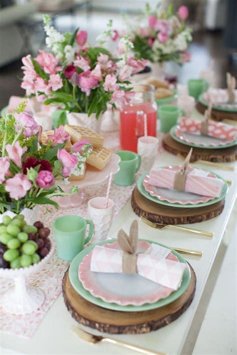 Amazing Bright And Colorful Easter Table Decoration Ideas 33 Homyhomee